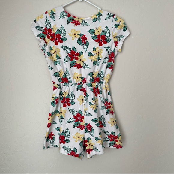 ✨SOLD✨Guess Womens Tropical Floral Romper Size 12 - Picture 7 of 8